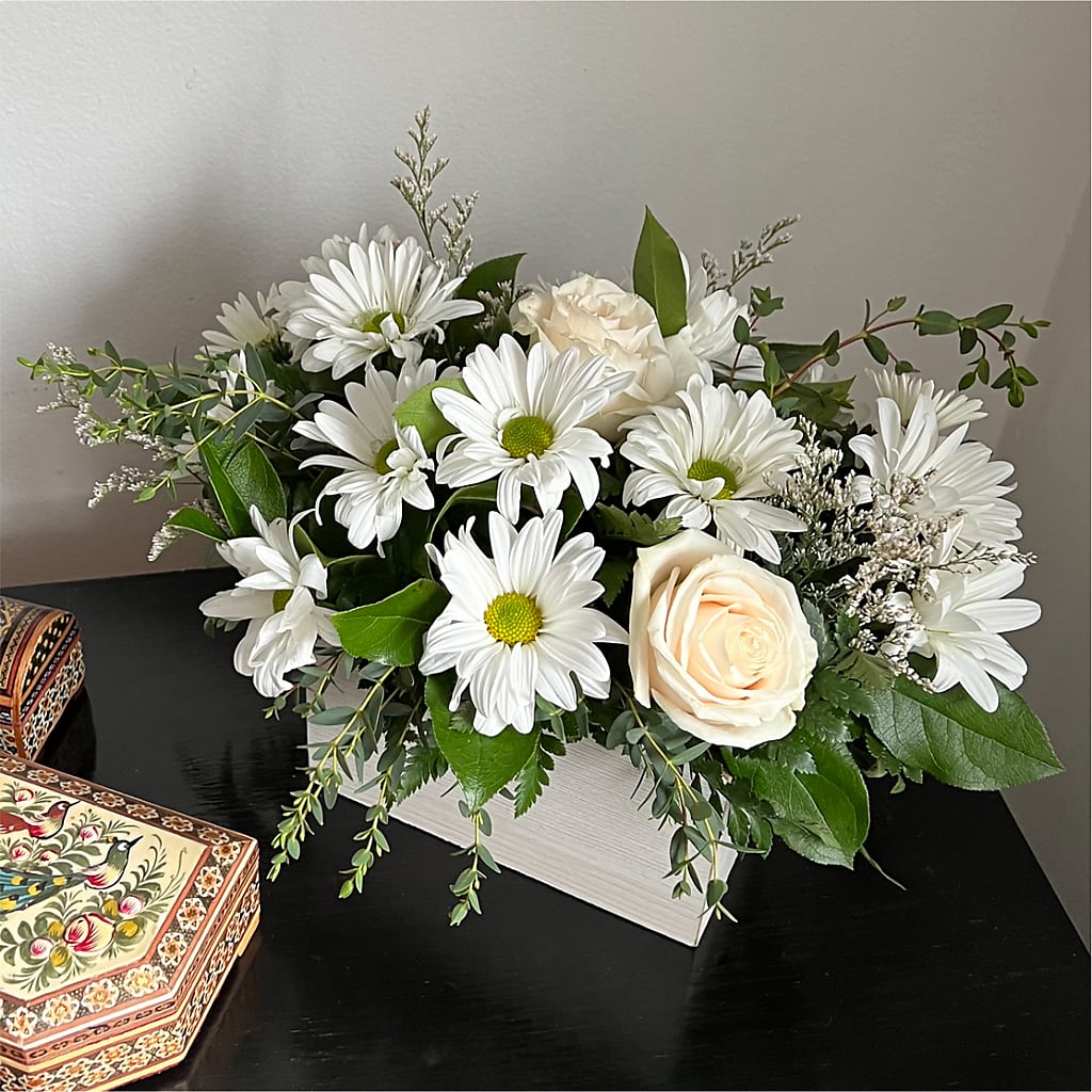 Fresh Linen Box Bouquet – BURNETT'S FLOWERS & GIFTS, Tulsa OK